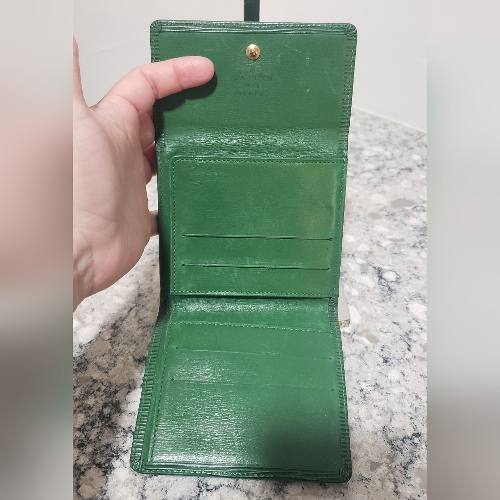 Louis Vuitton Epi Trifold Leather Wallet - Picture 11 of 12